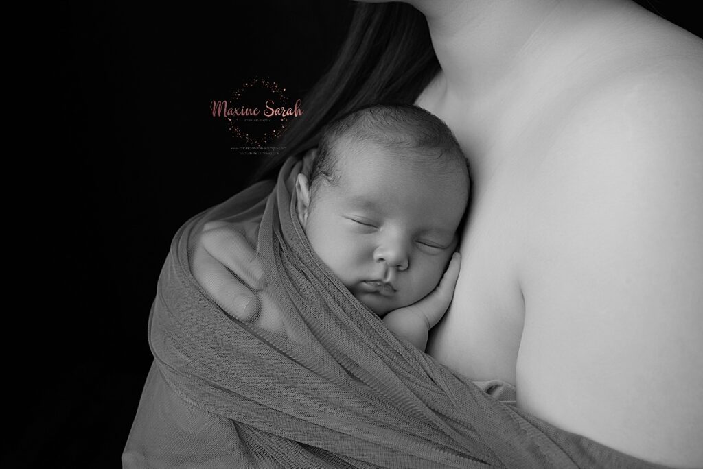 Why book a baby photoshoot 
newborn photoshoot 
baby skin to skin with mummy